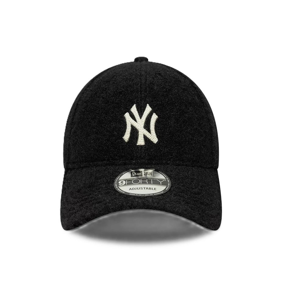 NEW ERA € 32,00 60915753 9FORTY WINTER-BLK/WHT