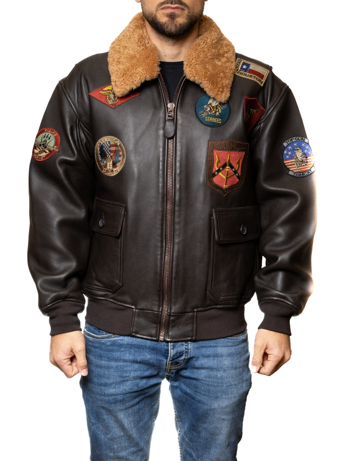Giacca aviatore in pelle marrone Top Gun vista dal fronte con toppe ricamate.