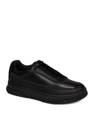 Sneaker bassa in pelle nera Blauer vista tre quarti con punta tonda e allacciatura