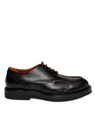 Derby apron toe in pelle nera Gennaro Russo, vista laterale di profilo.