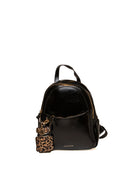 Zaino a cupola in pelle nera Le Pandorine vista frontale con tasca e charm leopardato